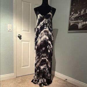 Elegant Black and White Tie-Dye Maxi Dress